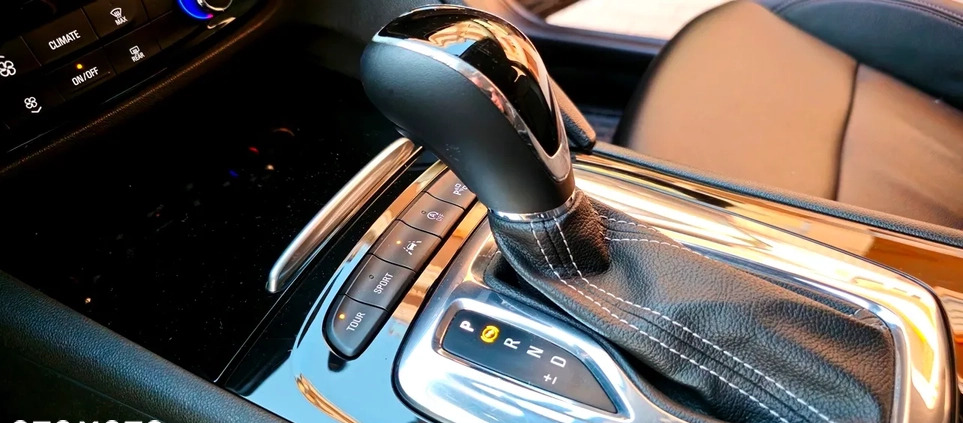 Opel Insignia cena 91900 przebieg: 125000, rok produkcji 2018 z Elbląg małe 704
